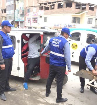 MOTOTAXIS INFORMALES DE VILLA EL SALVADOR AL DEPÓSITO