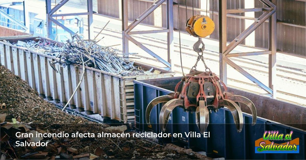 Gran incendio afecta almacén reciclador en Villa El Salvador