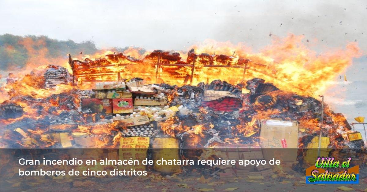 Gran incendio en almacén de chatarra requiere apoyo de bomberos de cinco distritos